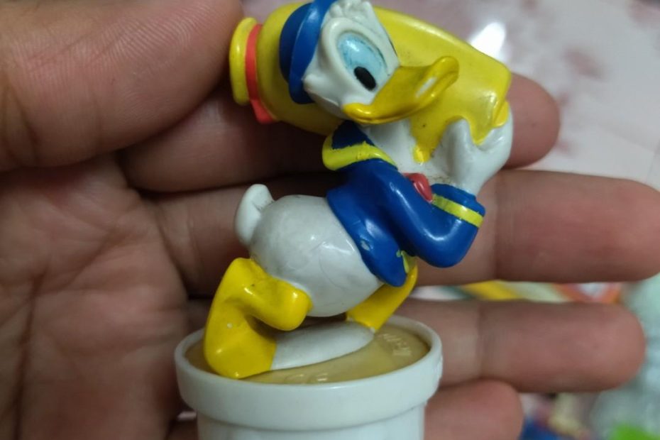 Nestle X Disney : Donald Duck : Vintage Merchandise, Hobbies & Toys,  Collectibles & Memorabilia, Fan Merchandise On Carousell