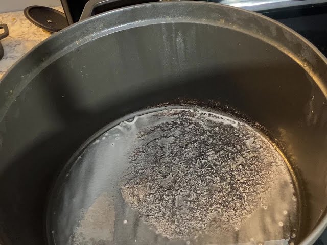 Cleaning Burned Residue From An Staub Enameled Cast Iron Pot - Youtube